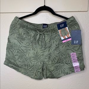 NWT Gap Green Shorts Size Small